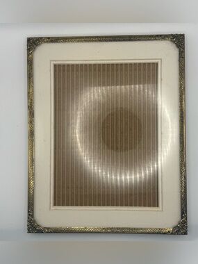 Vintage Ornate Brass Tone 8x10 Picture Frame w/ 5x7 Mat Easel Back Tabletop Wall